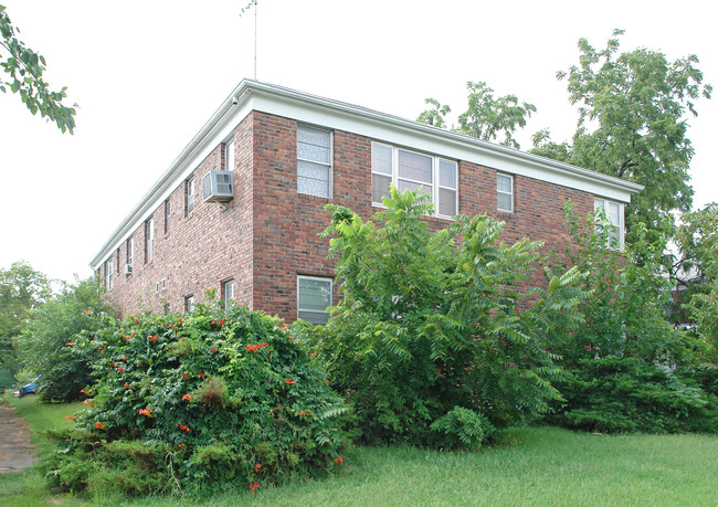 1255 SW Topeka Blvd in Topeka, KS - Building Photo - Building Photo