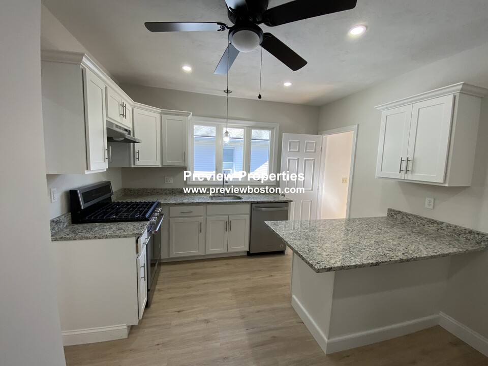 62 Kenrick St in Boston, MA - Building Photo