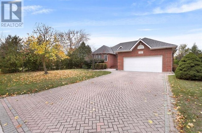 612 Christina Ct in Windsor, ON - Building Photo - Building Photo