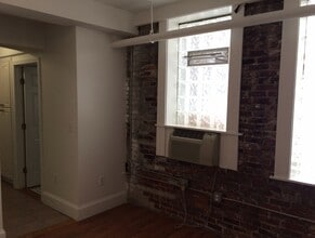 207 Park Dr, Unit 1E in Boston, MA - Building Photo - Building Photo