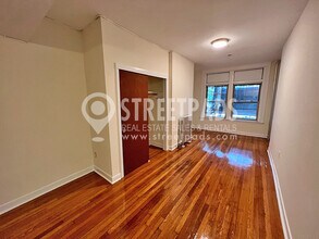 1315 Commonwealth Ave, Unit 104 in Boston, MA - Building Photo - Building Photo