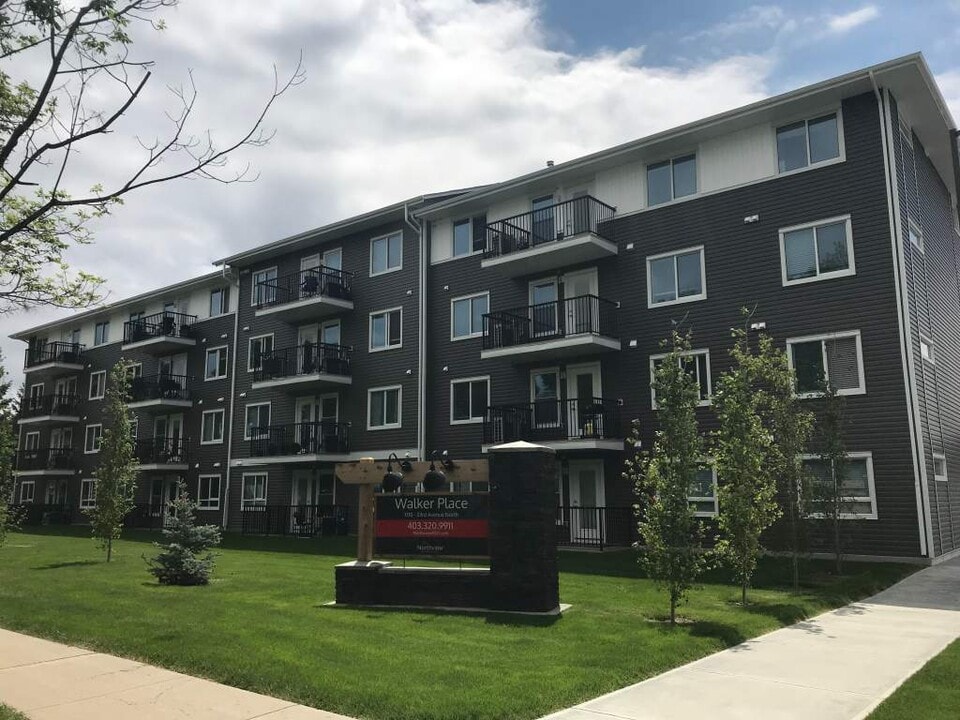 Walker Place in Lethbridge, AB - Building Photo