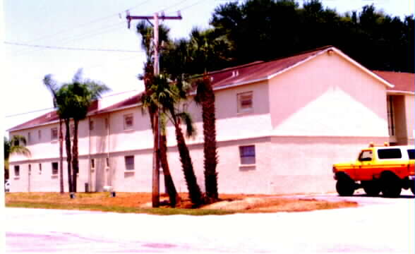 Neptune Gardens in Tampa, FL - Building Photo - Building Photo