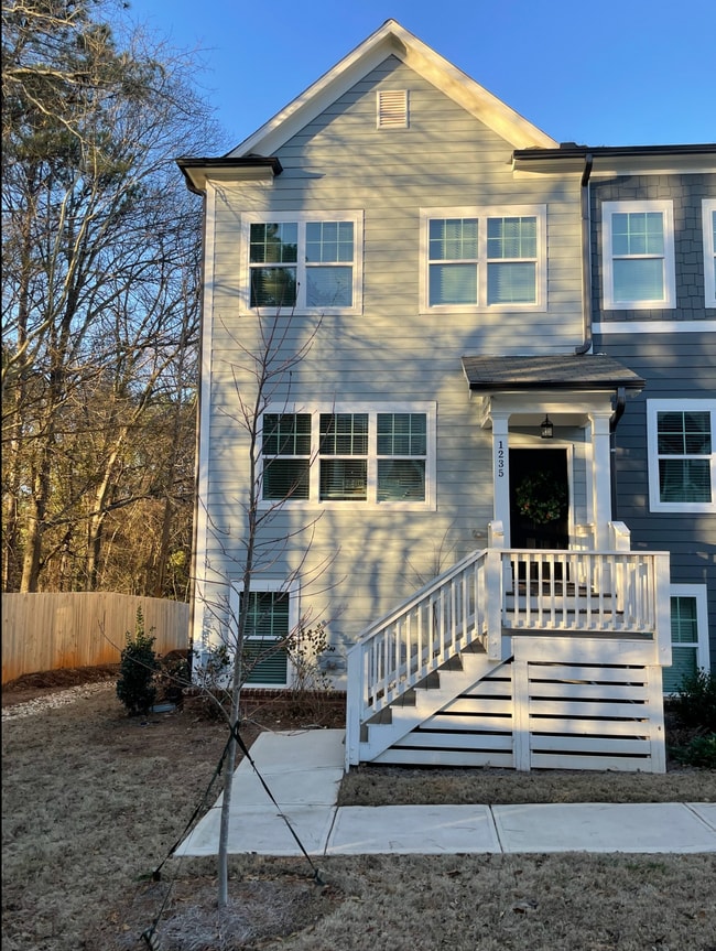property at 1235 Morton Trce SE