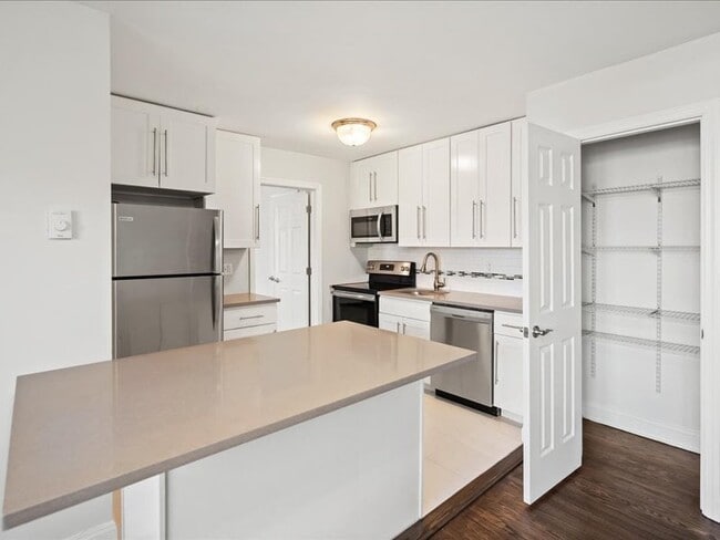 Chelsea Court in Caldwell, NJ - Building Photo - Building Photo