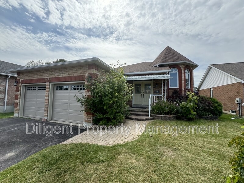 1537 Ravenwood Dr in Peterborough, ON - Building Photo