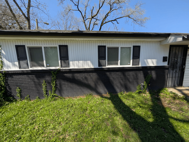property at 3938 N Sheridan Ave