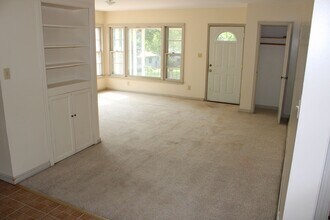 1718 Pierre St in Manhattan, KS - Building Photo - Building Photo