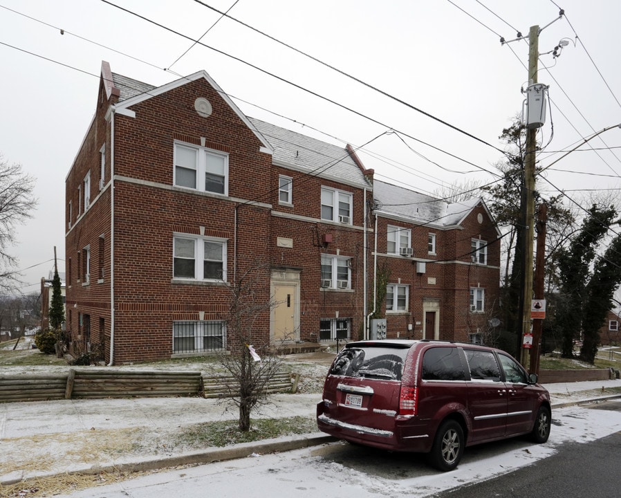 1721 29th St SE in Washington, DC - Building Photo