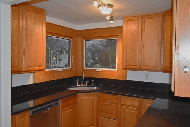 2310 McKinney Ln in Lebanon, OR - Building Photo - Building Photo