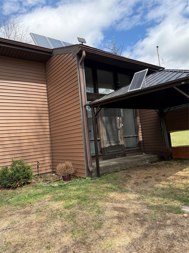 property at 40 Felter Hill Rd