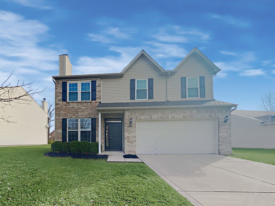 1693 Copeland Farms Dr in Greenfield, IN - Building Photo