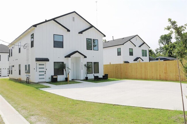5204 Gold St-Unit -B in Houston, TX - Building Photo - Building Photo
