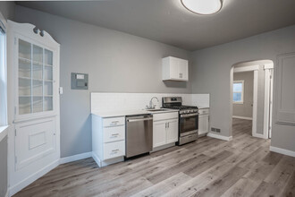 87 N Center St in American Fork, UT - Building Photo - Interior Photo