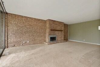 5700 Hillcrest Ln in Lisle, IL - Building Photo - Building Photo