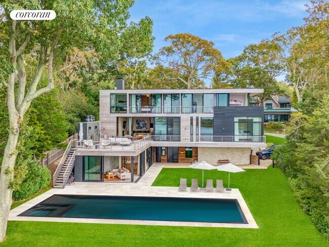 21 Munchogue Dr in Sag Harbor, NY - Building Photo - Building Photo