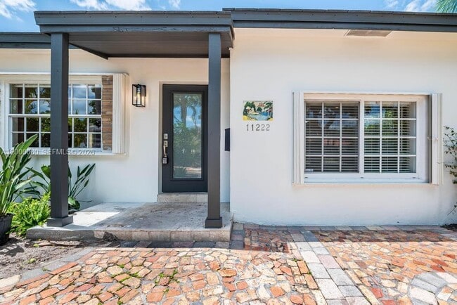 11222 NE 9th Ave in Biscayne Park, FL - Building Photo - Building Photo