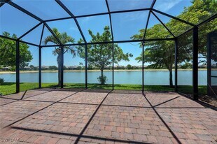 14940 Edgewater Cir in Naples, FL - Building Photo