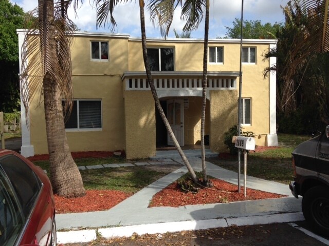 2889 SW 16th St in Fort Lauderdale, FL - Foto de edificio