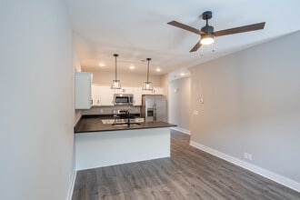 Hickory Grove Blvd - 111 in Clarksville, TN - Building Photo - Interior Photo