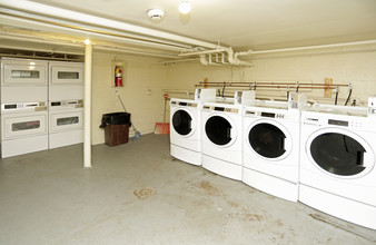 Rockaway Gardens Apartments 135 kendall ct. in Rockaway, NJ - Building Photo - Interior Photo