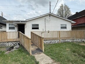 LARGE 4BR ONE LEVEL HOME WITH A GREAT FLOORPLAN.  TONS OF SPACE! in Indianapolis, IN - Building Photo - Building Photo