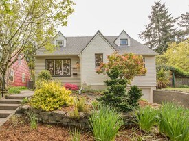 2816 SE 45th Ave in Portland, OR - Building Photo