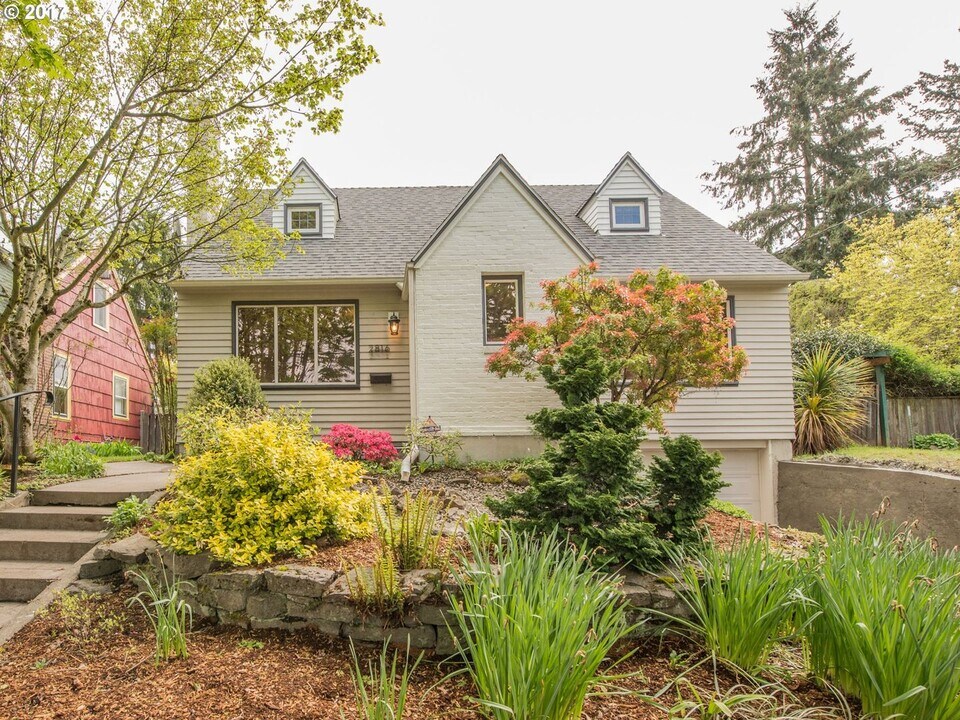 2816 SE 45th Ave in Portland, OR - Building Photo