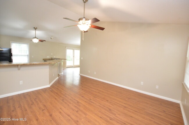 121 Hunting Green Dr in Jacksonville, NC - Building Photo - Building Photo