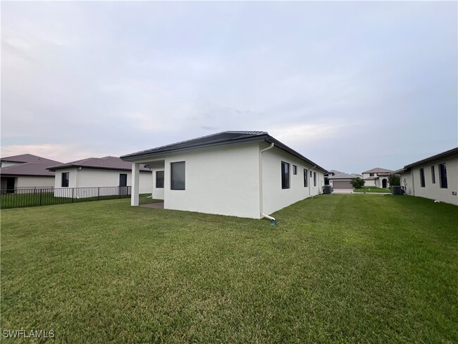 5261 Lamone Ln in Ave Maria, FL - Foto de edificio - Building Photo