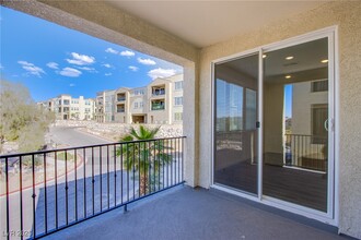 2555 Hampton Rd in Henderson, NV - Foto de edificio - Building Photo