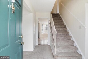 5516 Dunsmore Rd in Alexandria, VA - Building Photo