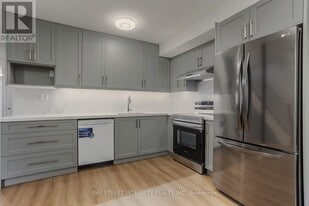 19 D'Arcy St in Toronto, ON - Building Photo