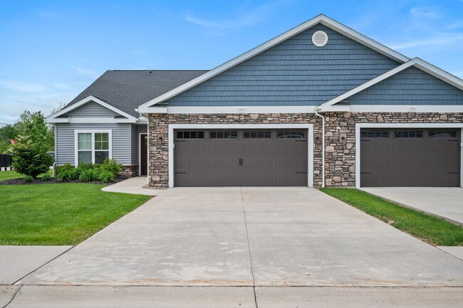 The Villas at Bakers Ridge in Strongsville, OH - Building Photo - Building Photo