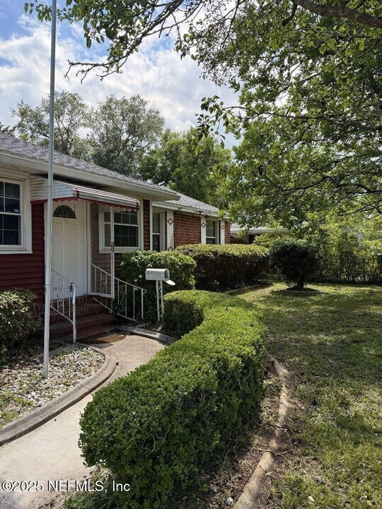 4754 Sefa Cir N in Jacksonville, FL - Building Photo