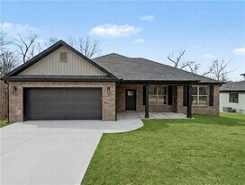 52 Claxton Dr in Bella Vista, AR - Building Photo