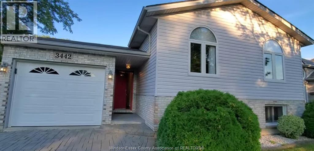3442 Souilliere Dr in Windsor, ON - Building Photo