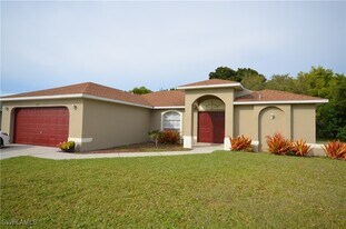 327 SE 31st Terrace in Cape Coral, FL - Building Photo