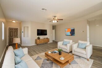 1733 E Silversmith Trail in San Tan Valley, AZ - Foto de edificio - Building Photo