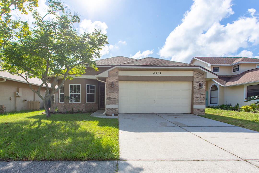 4315 Sandhurst Dr in Orlando, FL - Building Photo