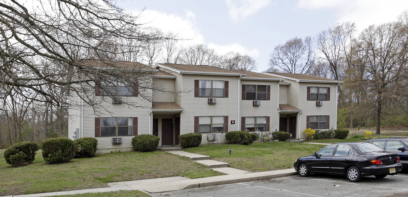 Maplewood Apartments in Wrightstown, NJ - Building Photo