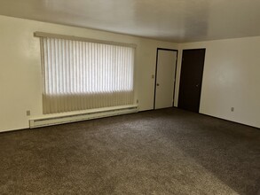 62 N 300 W, Unit D in Brigham City, UT - Foto de edificio - Building Photo