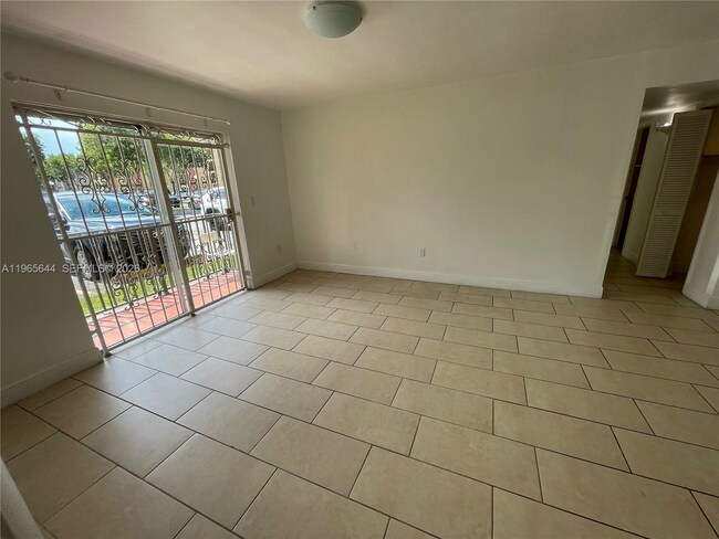 4721 NW 7th St in Miami, FL - Building Photo - Building Photo