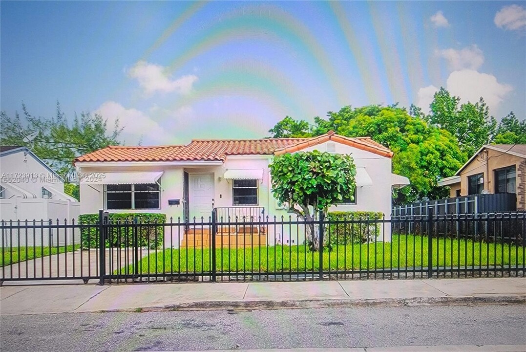 1355 NW 51st St in Miami, FL - Building Photo