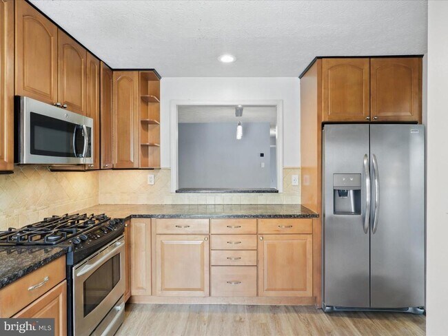 10061 Oakton Terrace Rd in Oakton, VA - Building Photo - Building Photo