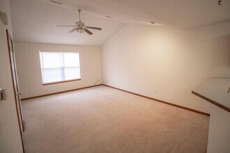 1318 Valley Creek Ln in Columbia, MO - Building Photo - Building Photo