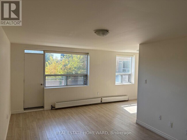 1765 Lawrence Ave E in Toronto, ON - Building Photo - Building Photo