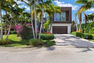 2217 NE 17th Terrace in Wilton Manors, FL - Foto de edificio - Building Photo