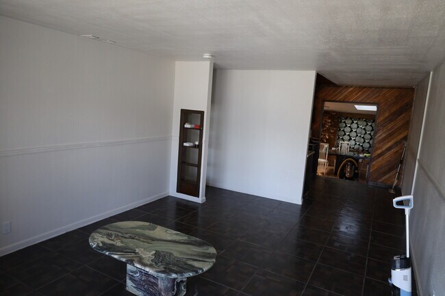 6216 Leola Way in Sacramento, CA - Building Photo - Building Photo