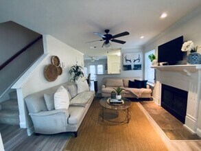 1355 Cassidy Ct in Mount Pleasant, SC - Foto de edificio - Building Photo